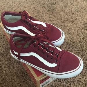 Women’s size 7 Old Skool Vans Burgandy